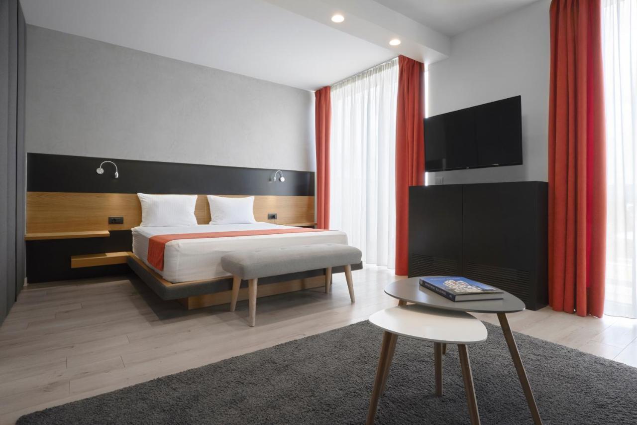 Adella Boutique - Free Secured Parking 4*