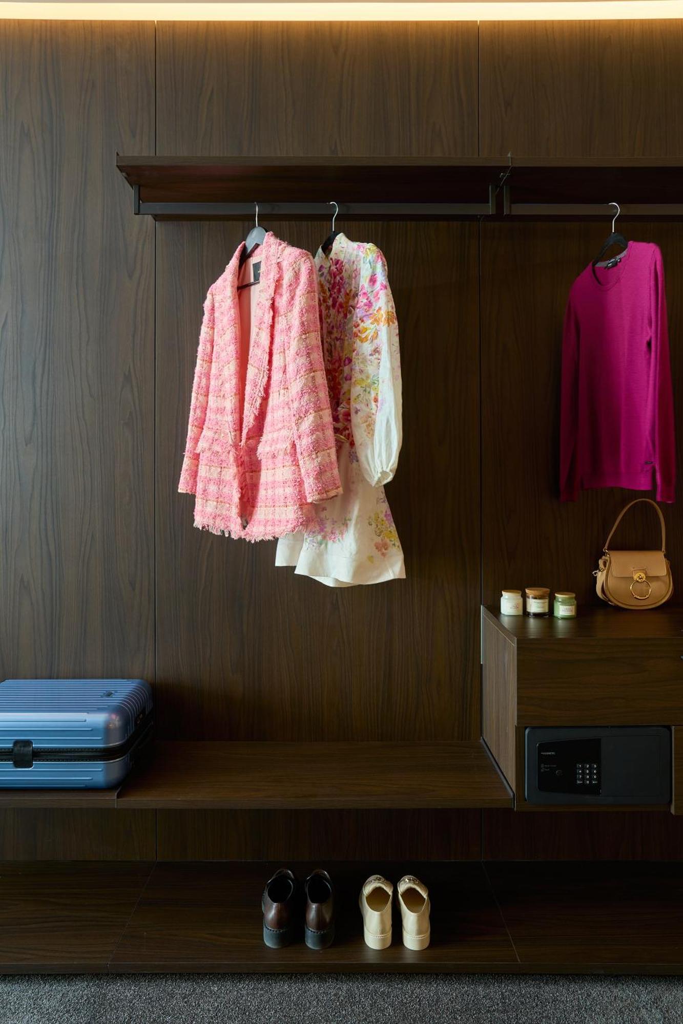 Adella Boutique - Free Secured Parking Sofia