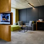 Adella Boutique Hotel - Free Secured Parking