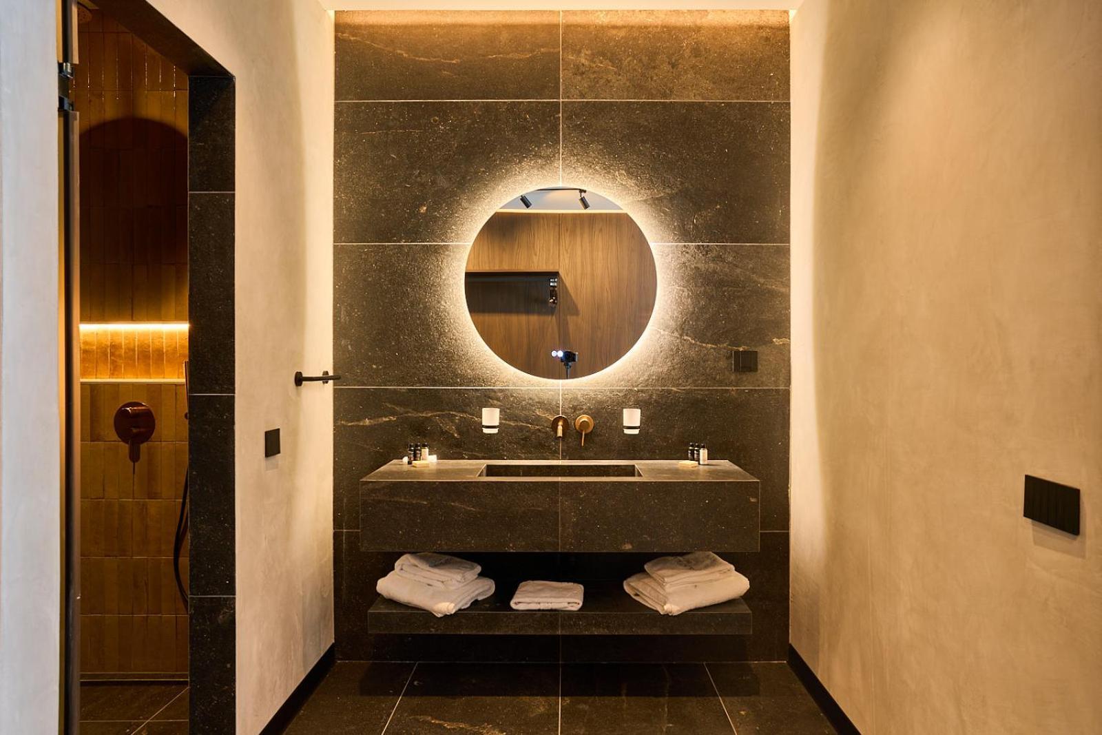 Aparthotel Adella Boutique - Free Secured Parking 4*