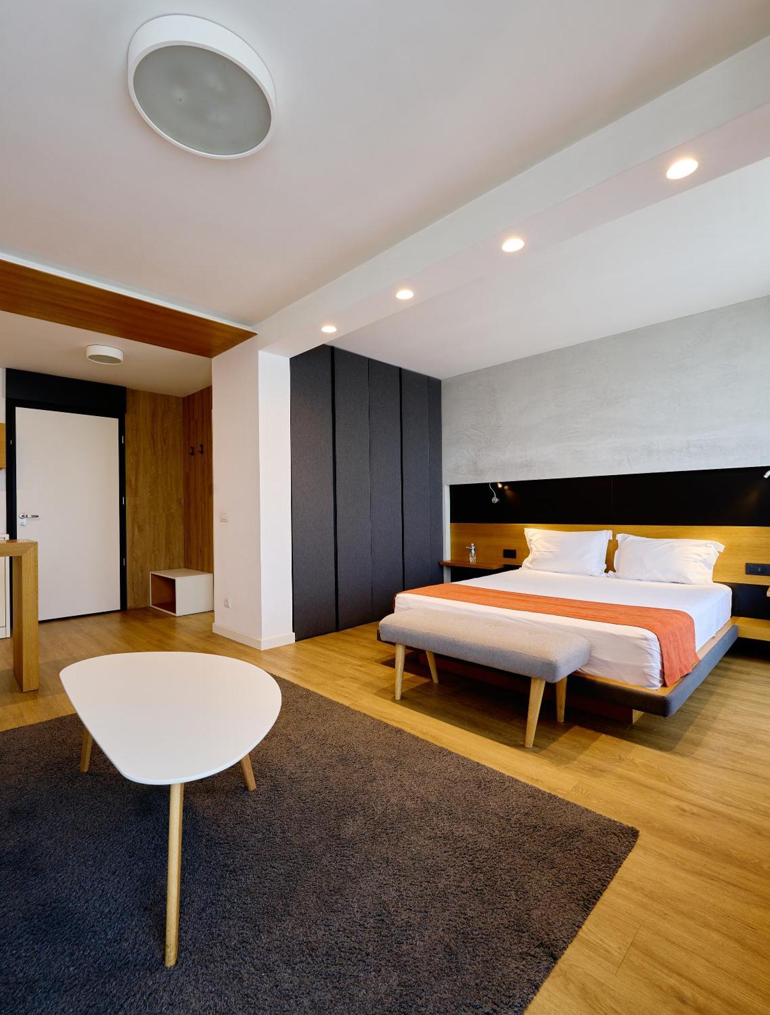 Adella Boutique - Free Secured Parking Aparthotel