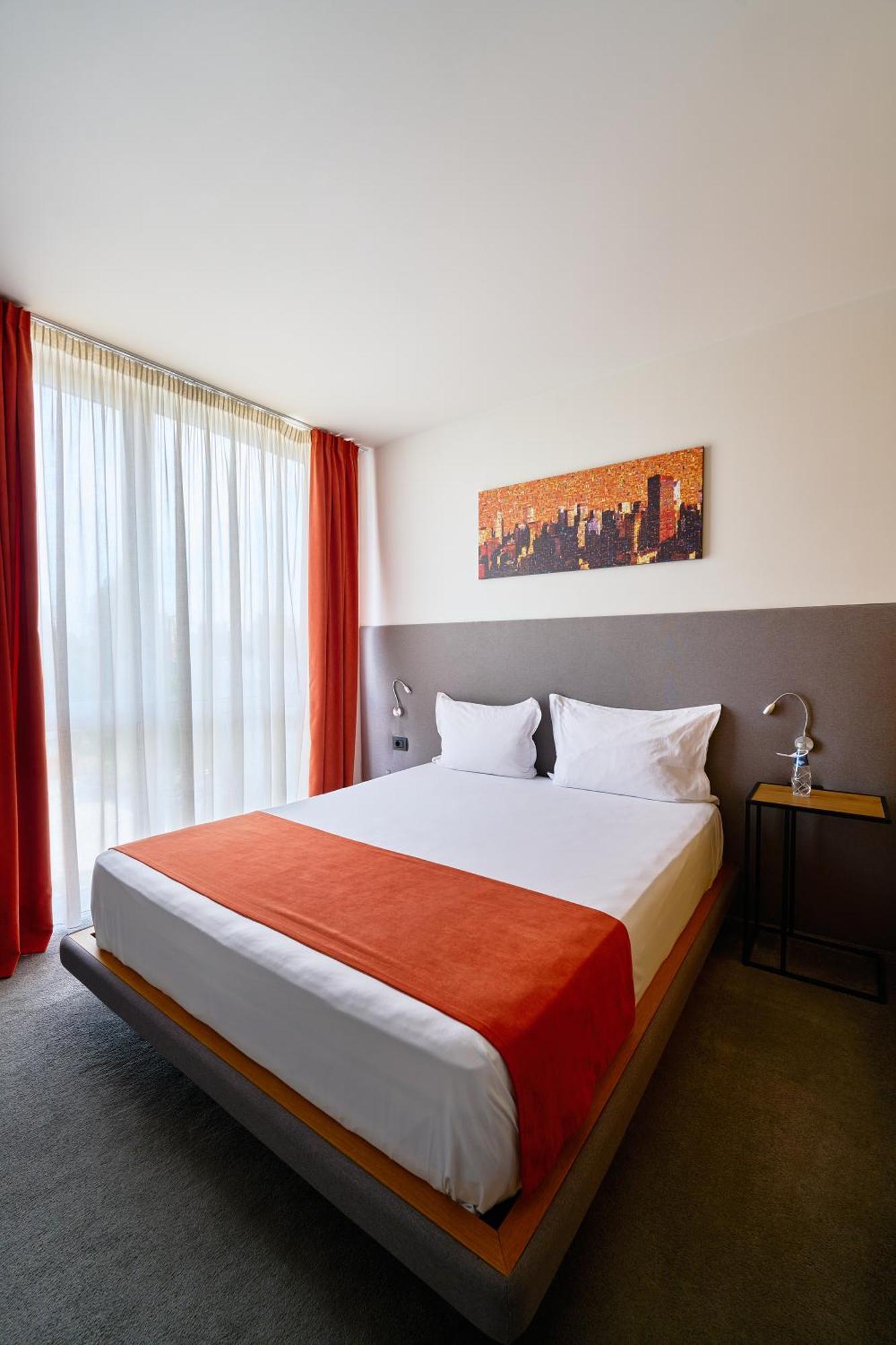 Adella Boutique - Free Secured Parking Aparthotel 4*