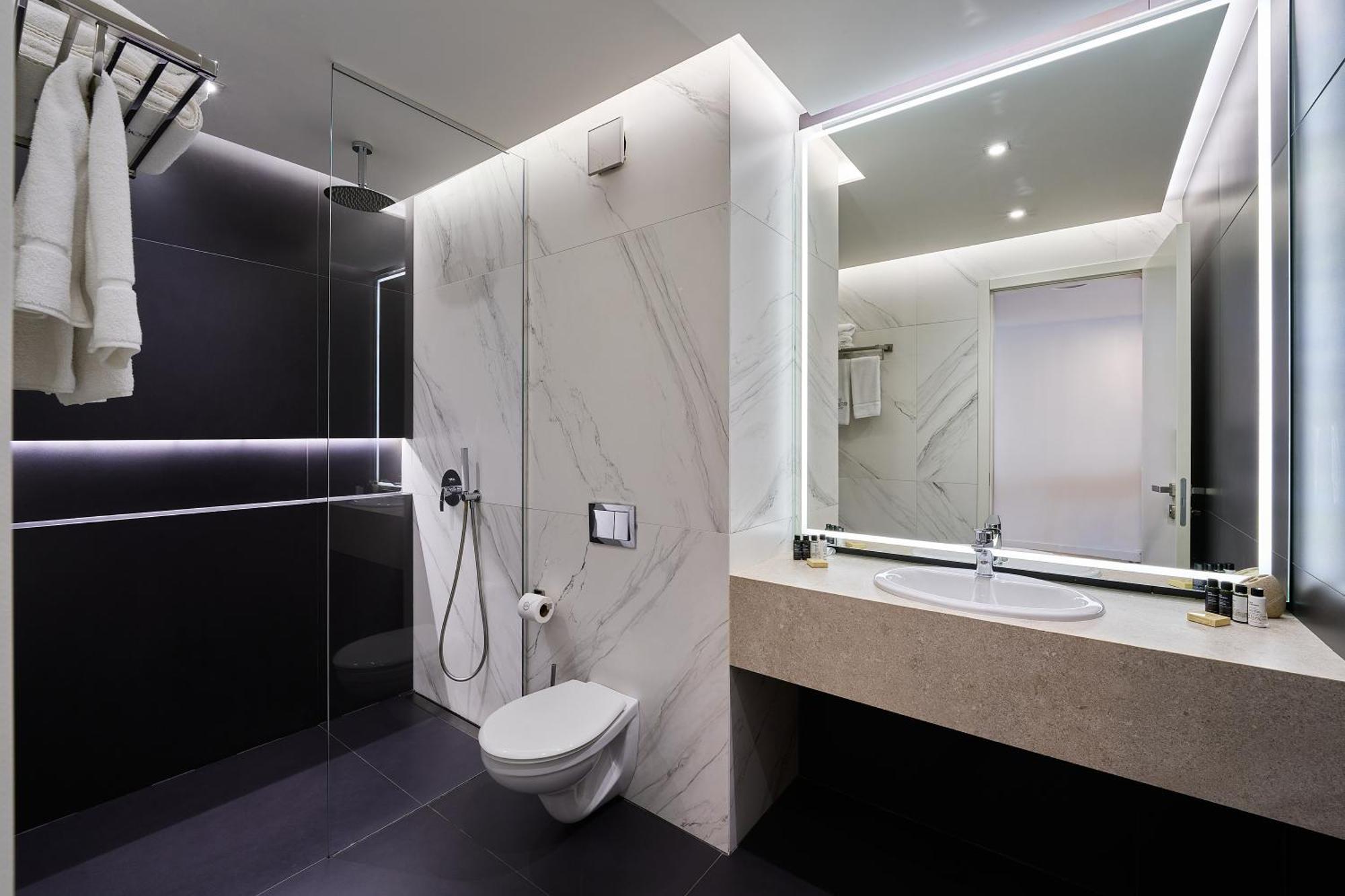 Aparthotel Adella Boutique - Free Secured Parking 4*