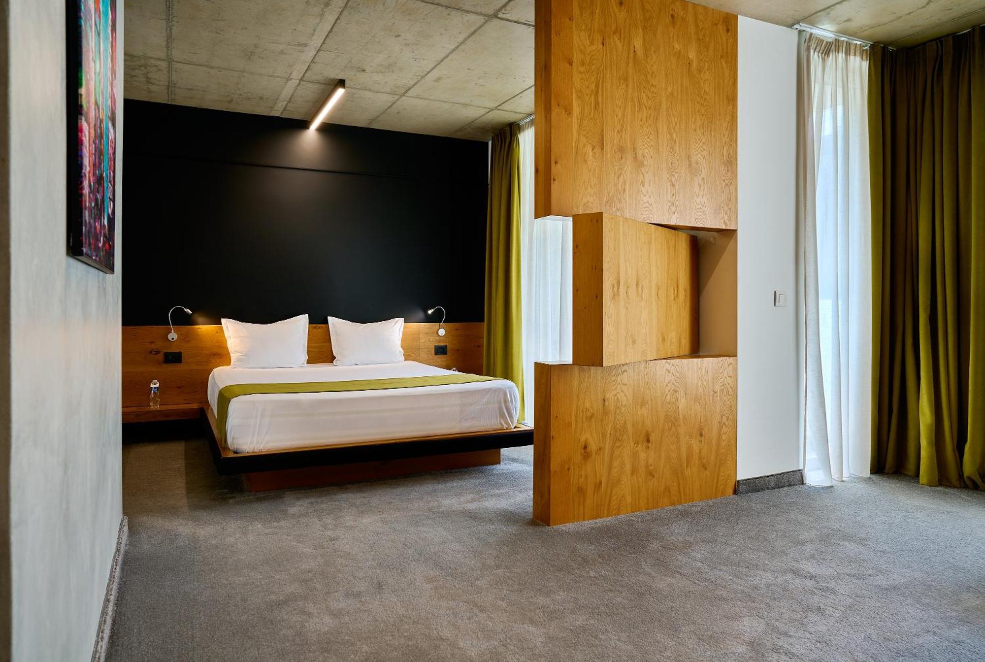 Adella Boutique - Free Secured Parking Aparthotel Sofia