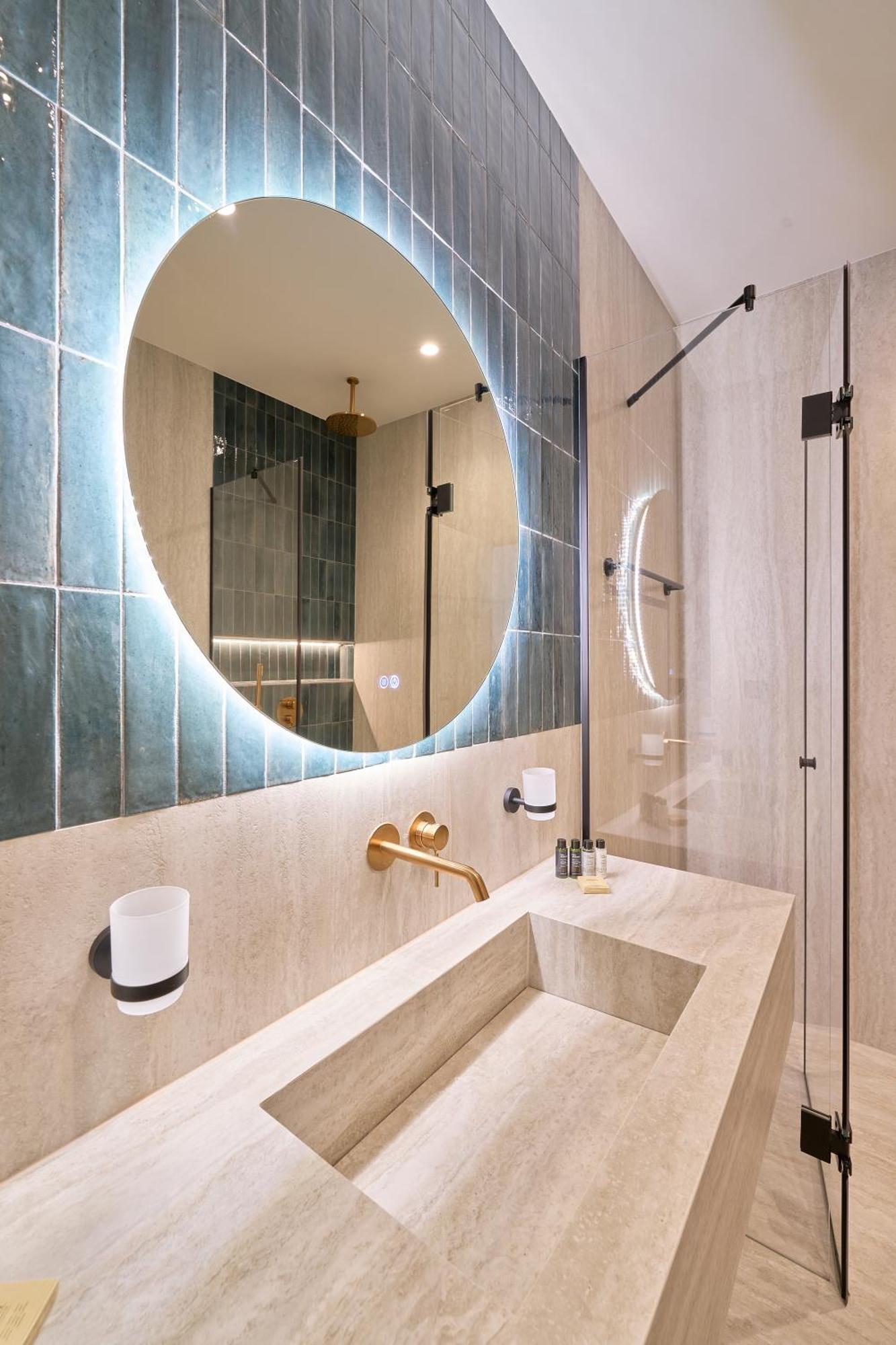 Adella Boutique - Free Secured Parking Aparthotel Sofia