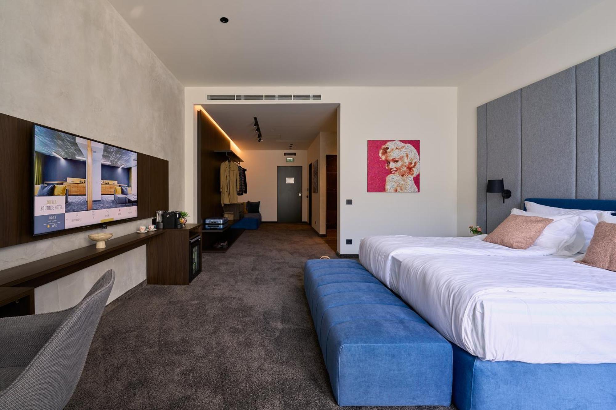 Adella Boutique - Free Secured Parking Aparthotel