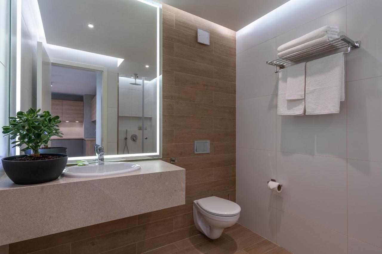 Adella Boutique - Free Secured Parking Aparthotel Sofia